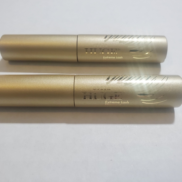 STILA HUGE EXTREME LASH MASCARA BLACK TRIAL SIZE - Picture 4 of 4